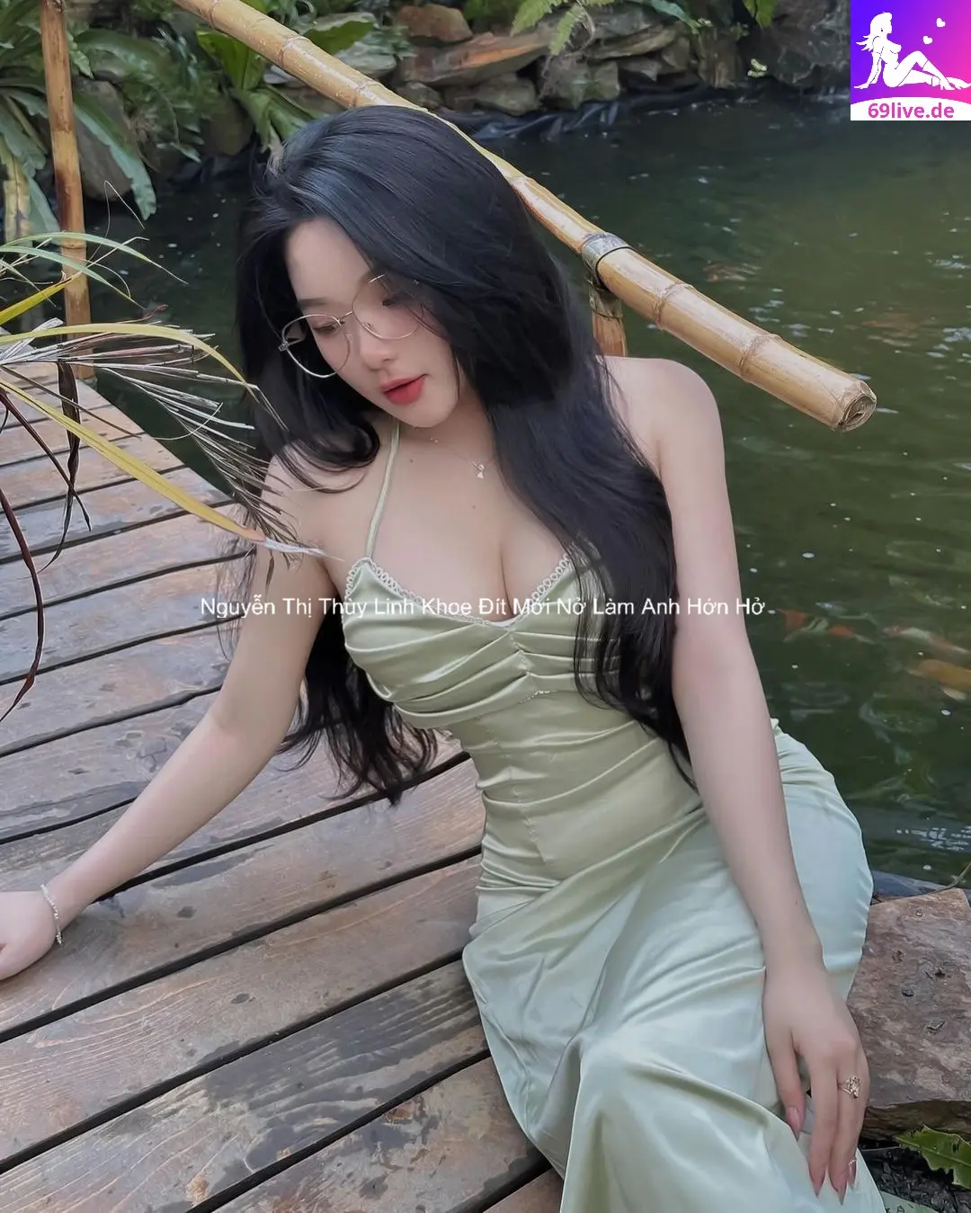 Nguyễn Thị Thùy Linh Khoe Đít Mới Nở Làm Anh Hớn Hở 2