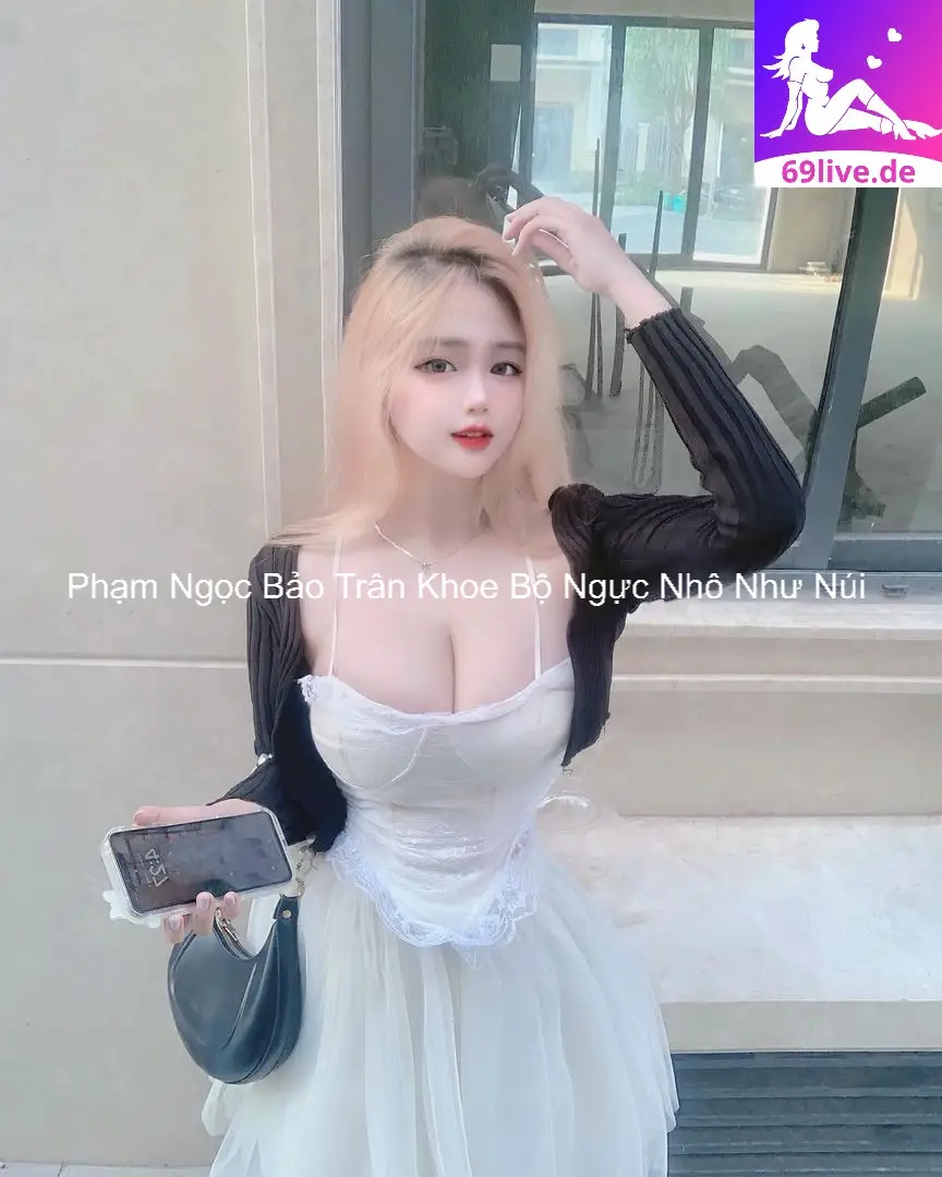 Phạm Ngọc Bảo Trân Khoe Bộ Ngực Nhô Như Núi 3