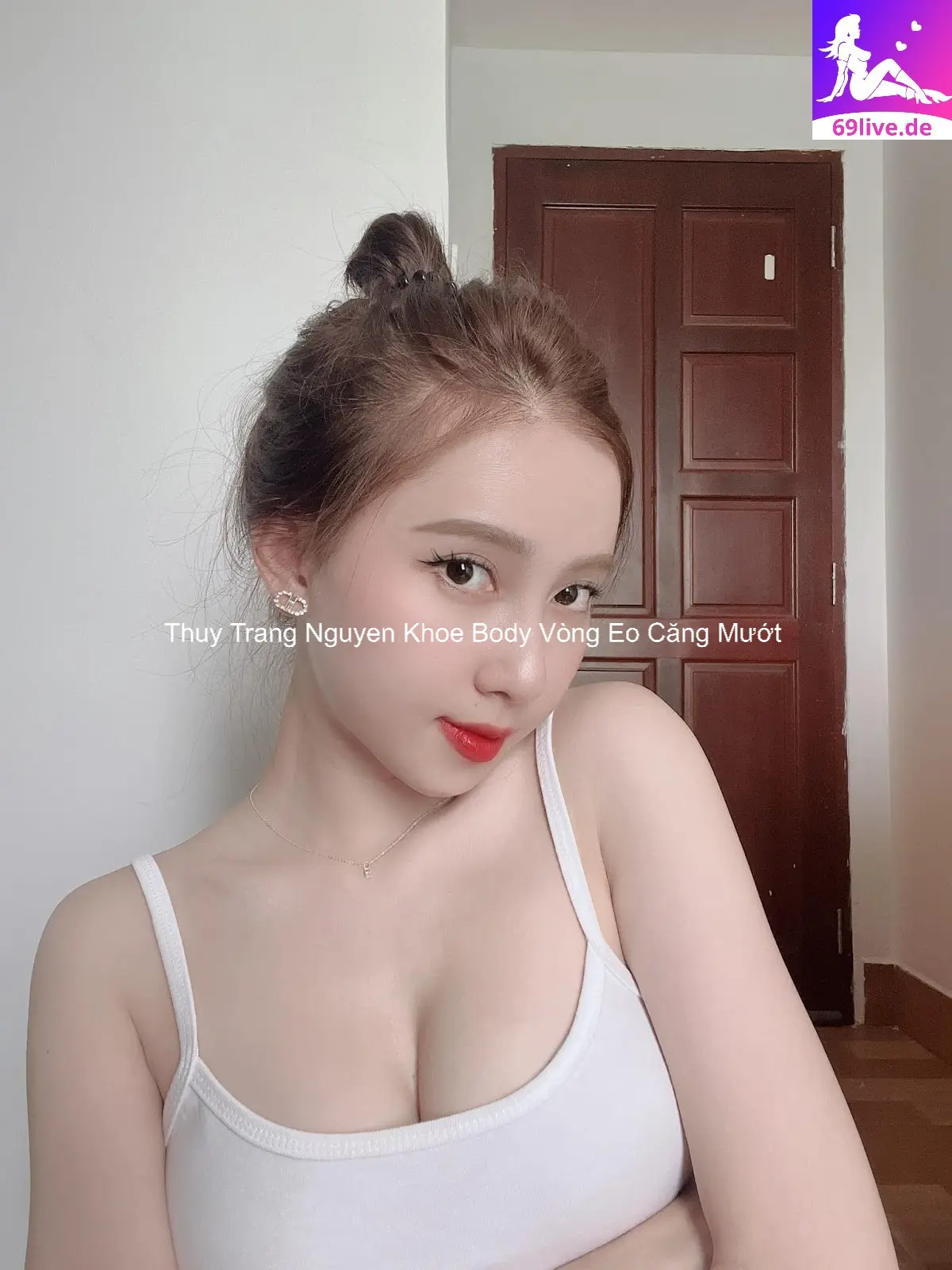 Thuy Trang Nguyen Khoe Body Vòng Eo Căng Mướt 1