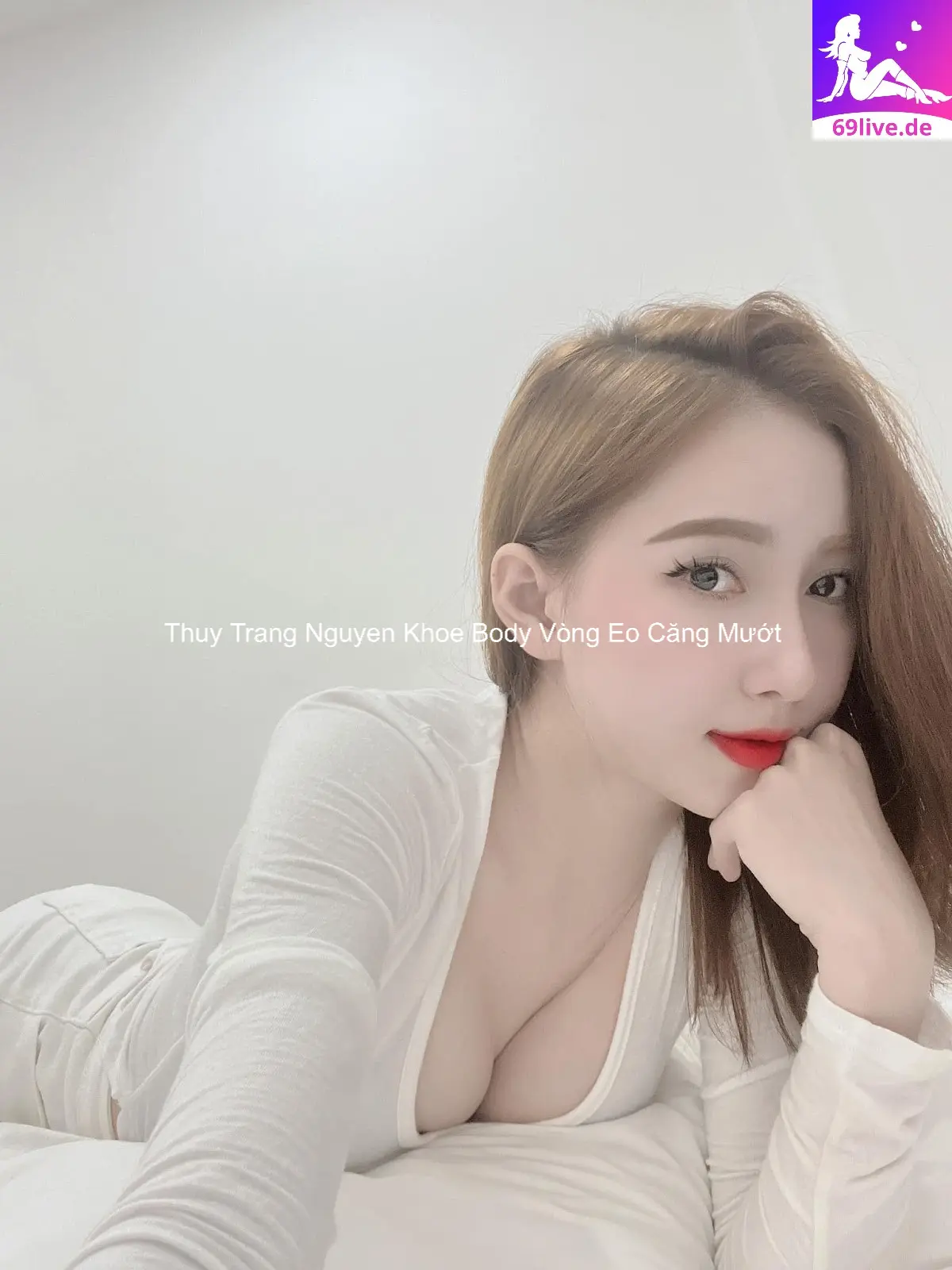 Thuy Trang Nguyen Khoe Body Vòng Eo Căng Mướt 2